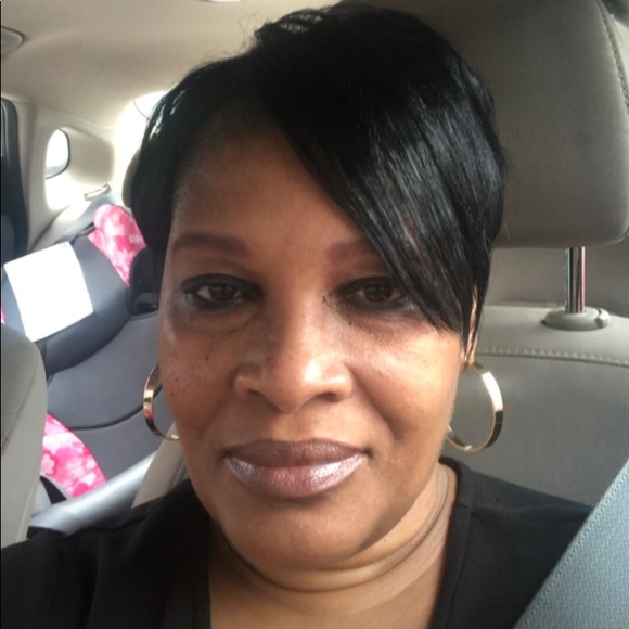 Meet your posher - Picture 2 of 3